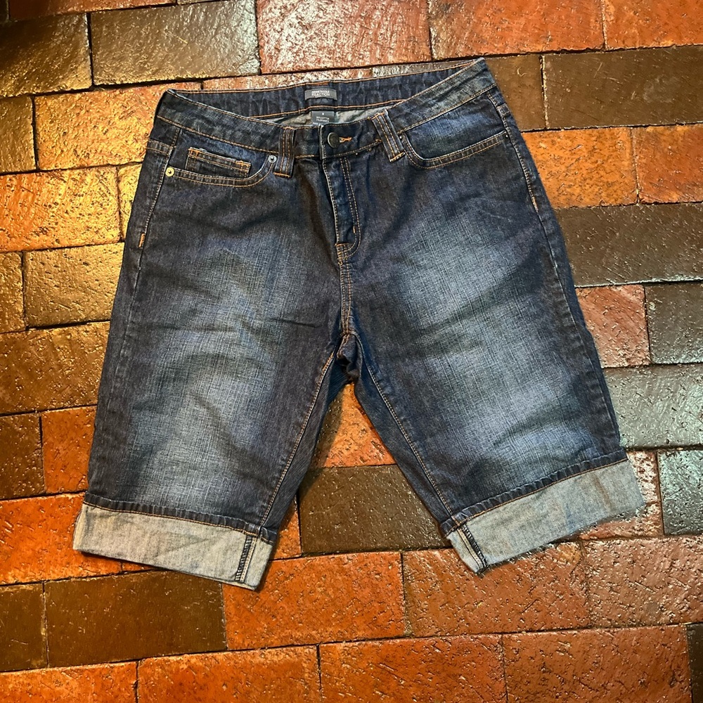 Kenneth Cole reaction size 8 denim shorts